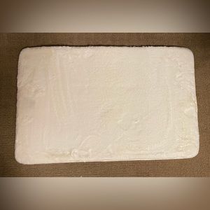 NWT - Very Nice Plush Memory Foam Bath Mat.